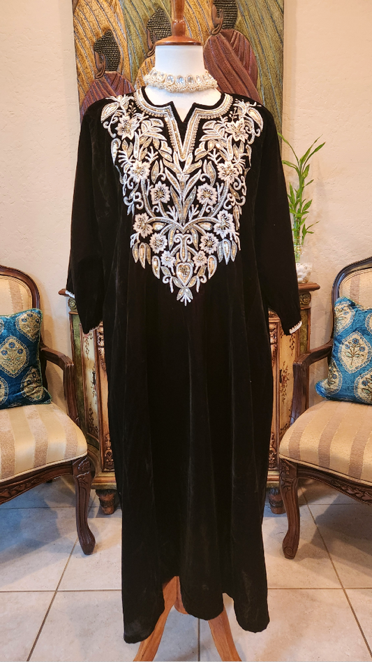 Noorani Velvet Zardozi Kurta