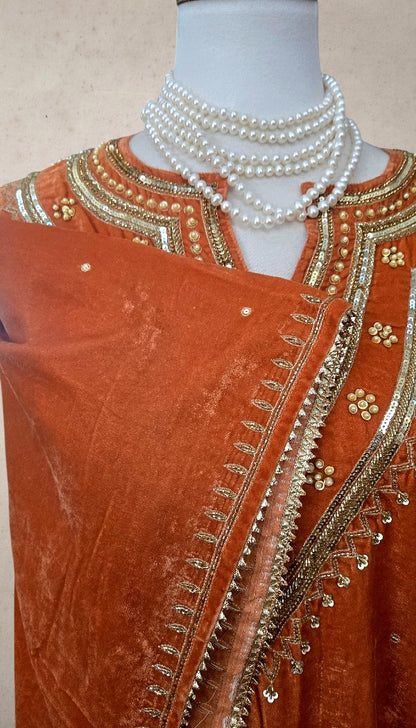 Velvet Anti-fit Zardozi Kaftan