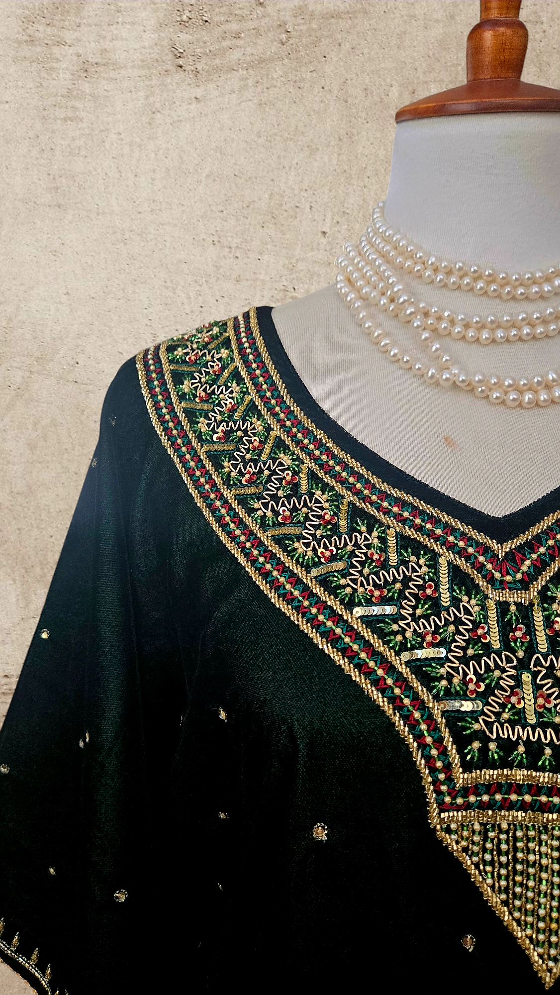 Velvet Anti-fit Zardozi Kaftan