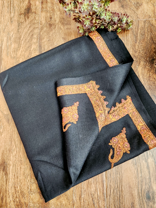 Noir  Woolen Wrap
